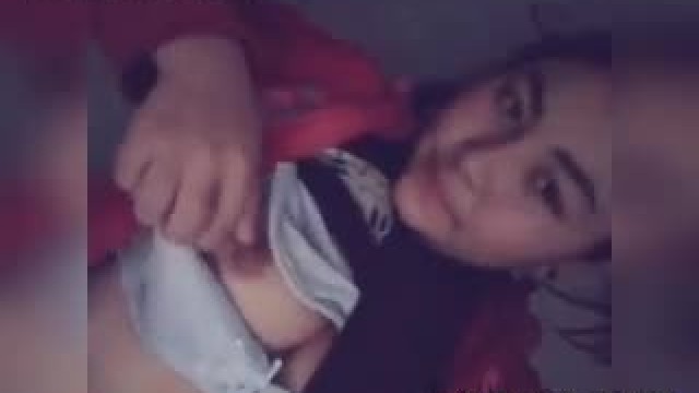 Скромная узбечка из мусульманской семьи демонстрирует буфера